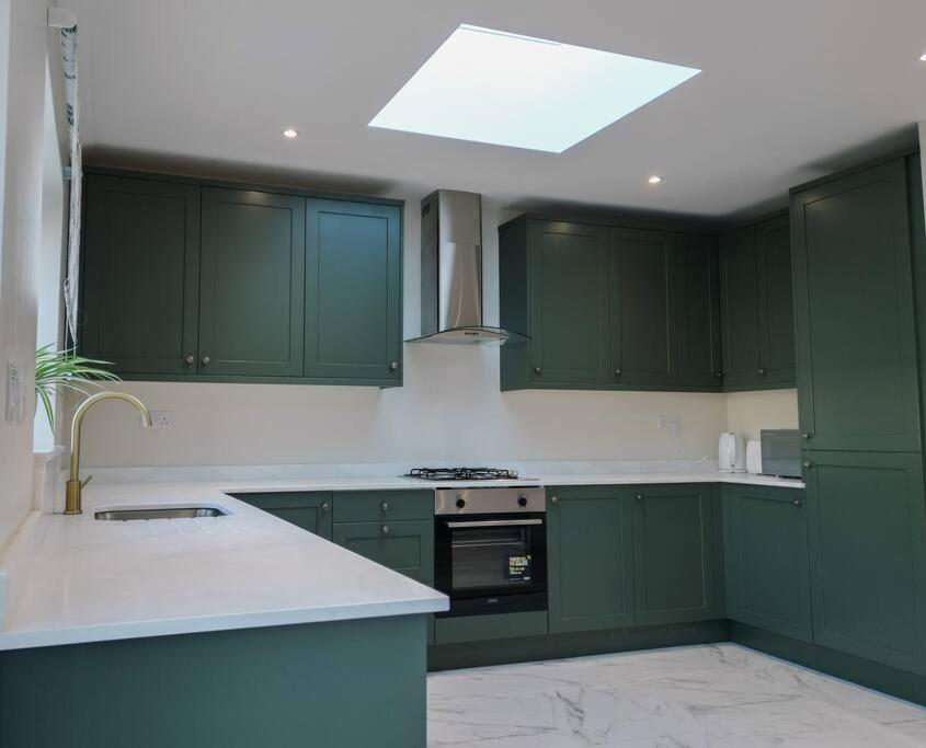 Homely & Peaceful Living Space Morden  Extérieur photo