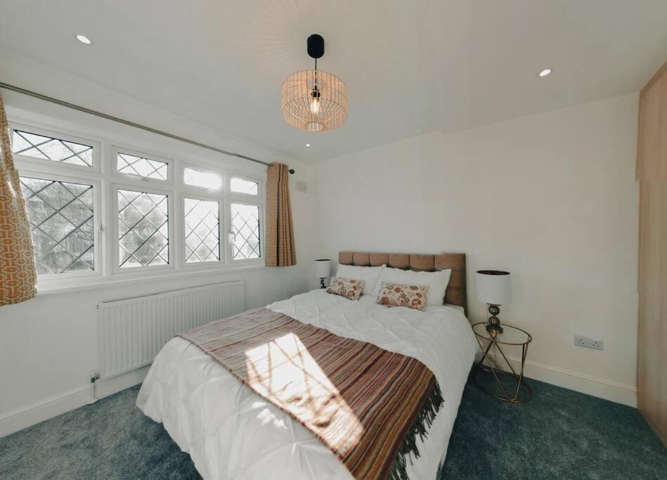 Homely & Peaceful Living Space Morden  Extérieur photo